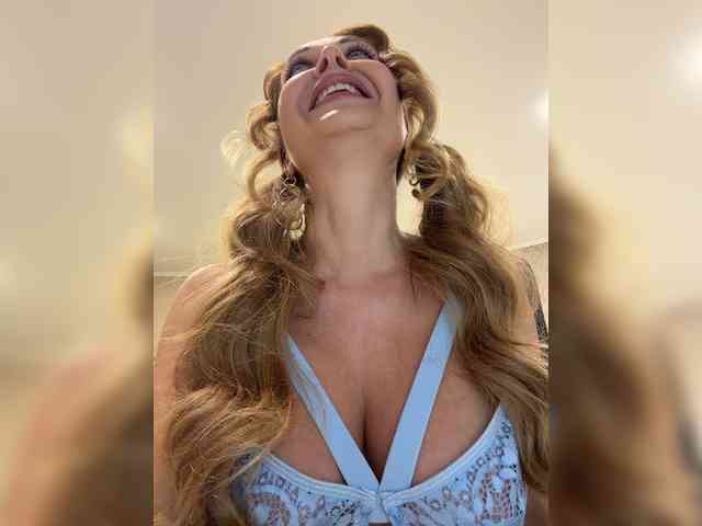 Milf_Zabava webcam