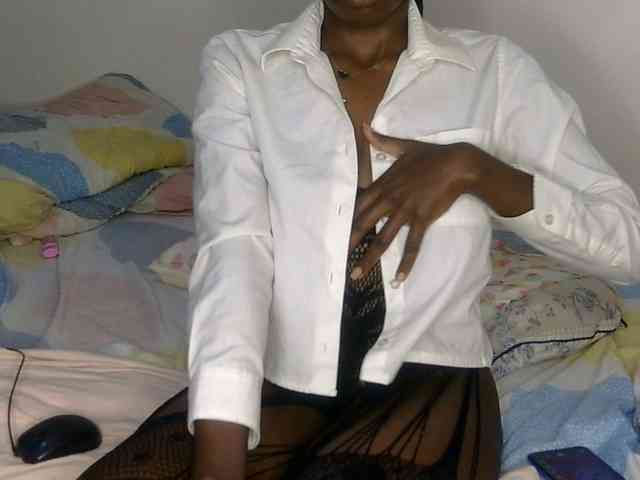 PetiteDesiree webcam