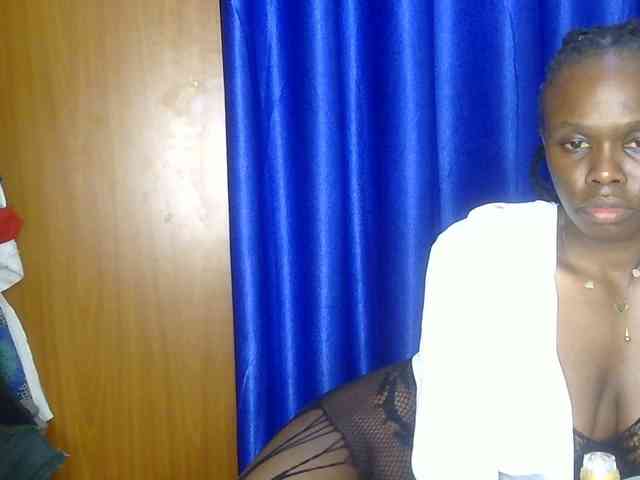 PetiteDesiree webcam