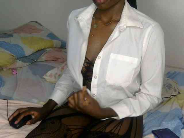 PetiteDesiree webcam