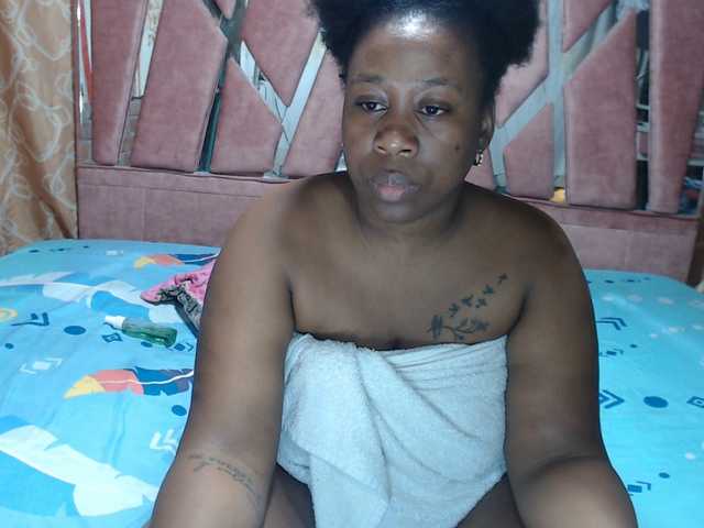 le modèle amijacobs est en webcam porno dans un show sur le site bongacams, il possède les tags suivants: Ebony,Brunette,Trimmed