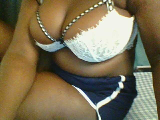 Horny-vyxen live cam on BongaCams