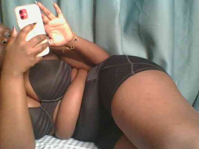 Horny-vyxen webcam