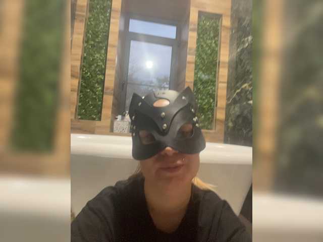 Alice-Remote-Worker live cam on BongaCams