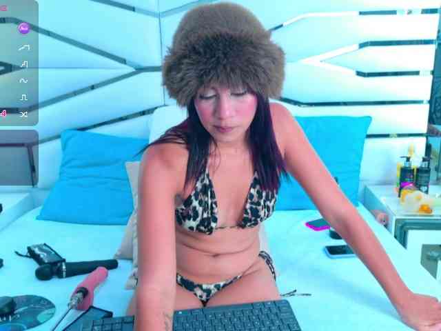 SabrinnaTaylor Live Webcam on BongaCams