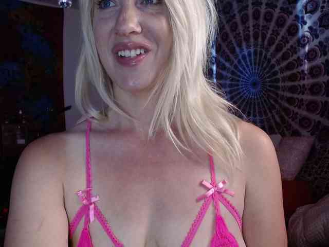 kellywildnnout webcam