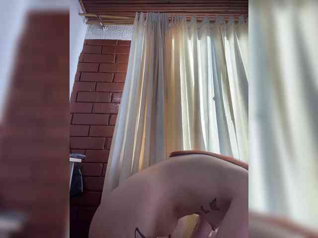 Pamela-Velvet webcam