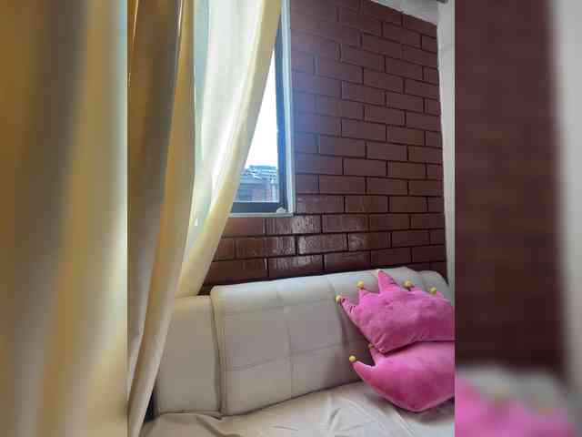 Pamela-Velvet webcam