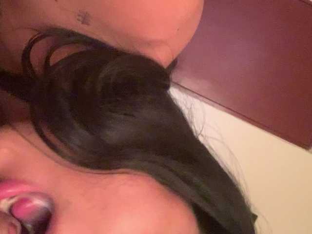 Nikhollhottt