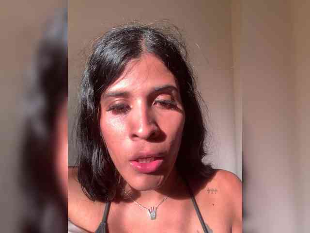 Nikhollhottt Live Webcam on BongaCams