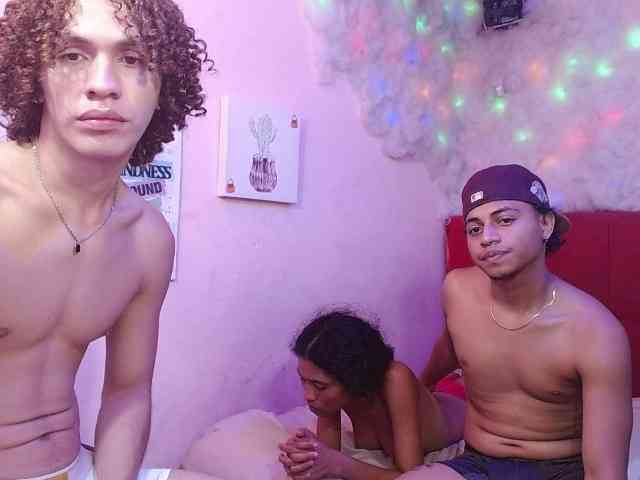 SSEXYYBITCHH webcam