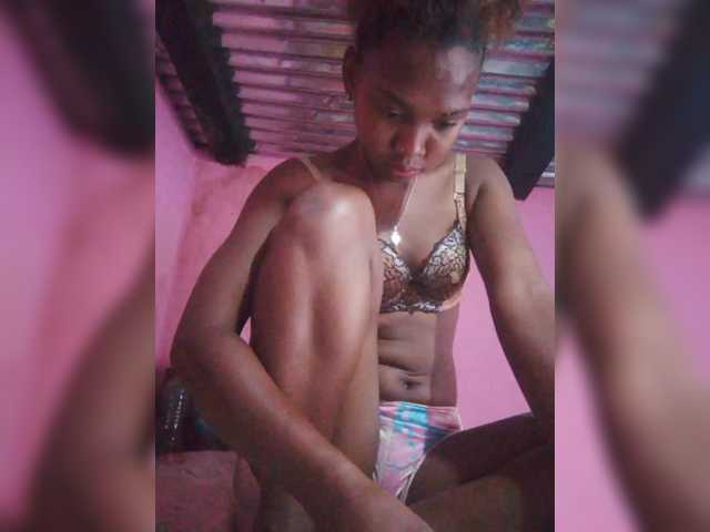 Sarah02 live cam on BongaCams