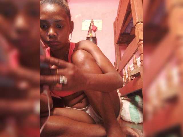 Sarah02 live cam on BongaCams