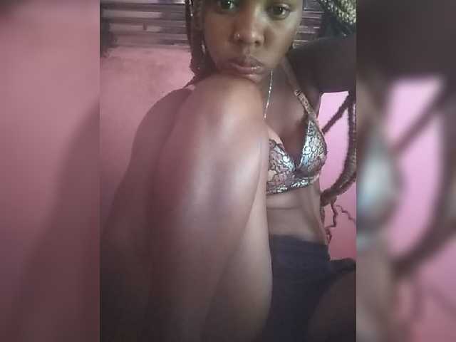 Sarah02 live cam on BongaCams