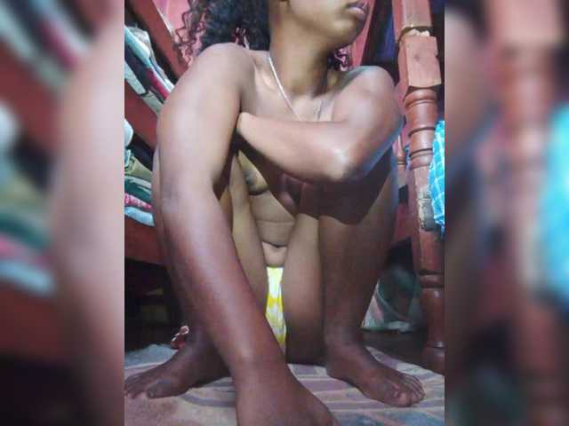 Sarah02 live cam on BongaCams