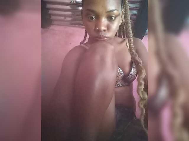Sarah02 live cam on BongaCams