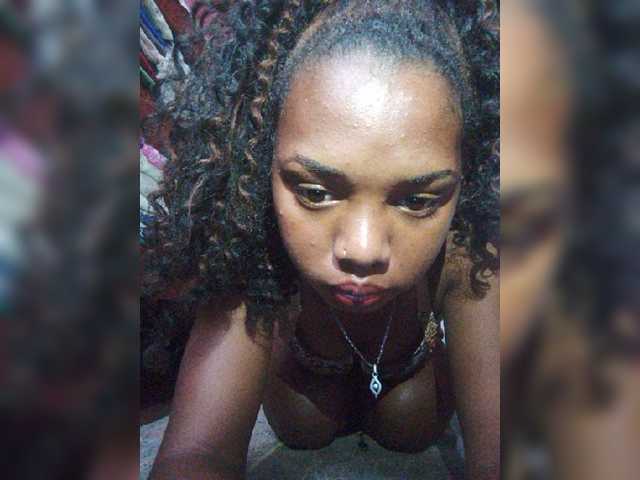 Sarah02 live cam on BongaCams