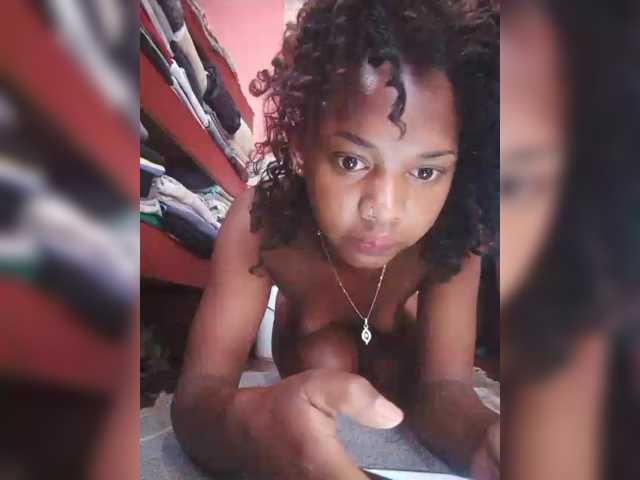 Sarah02 live cam on BongaCams