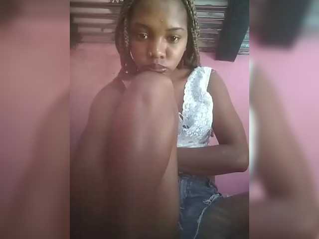 Sarah02 live cam on BongaCams