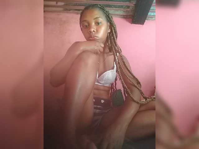 Sarah02 live cam on BongaCams