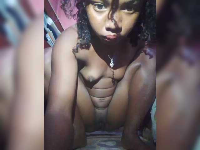 Sarah02 live cam on BongaCams
