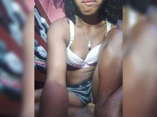 Sarah02 live cam on BongaCams