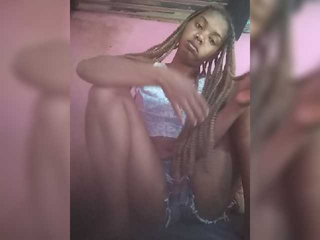 Sarah02 live cam on BongaCams