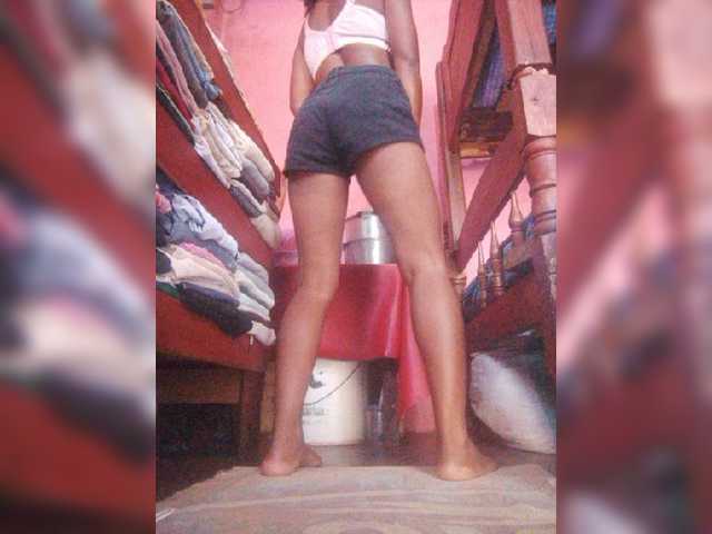 Sarah02 live cam on BongaCams