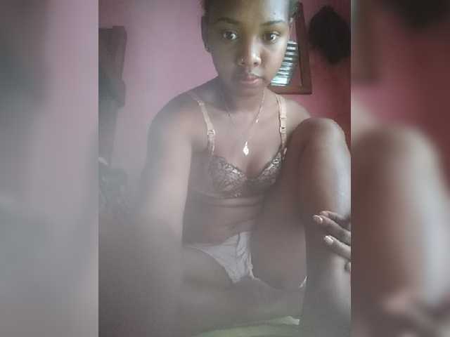 Sarah02 live cam on BongaCams