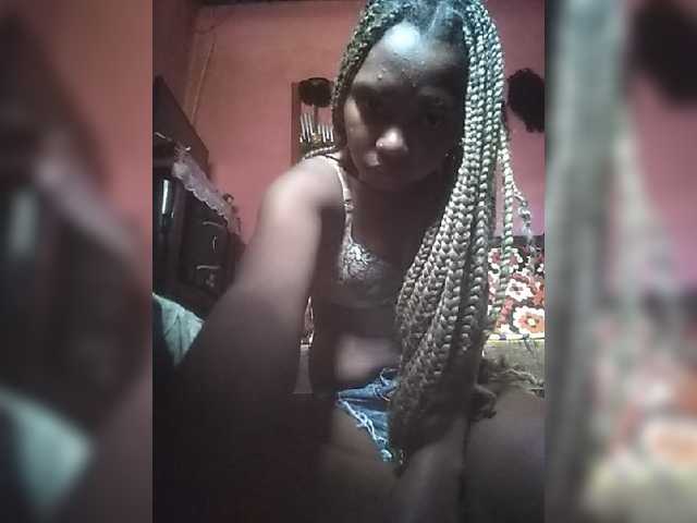 Sarah02 live cam on BongaCams