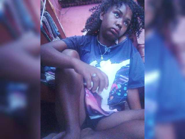 Sarah02 live cam on BongaCams