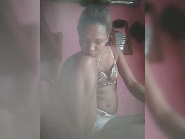 Sarah02 live cam on BongaCams