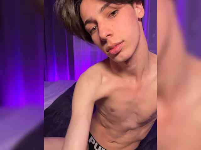 B-i-t-c-h Sex Cam Show