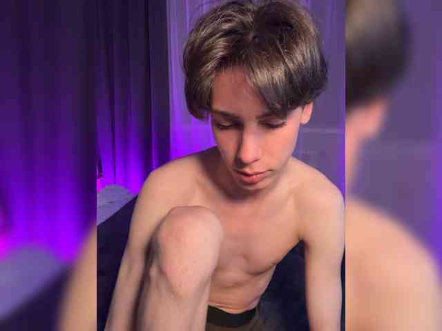 B-i-t-c-h Sex Cam Show