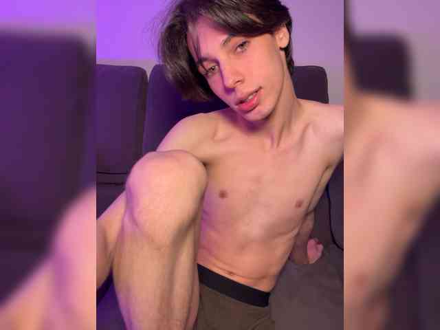 B-i-t-c-h Live Webcam on BongaCams