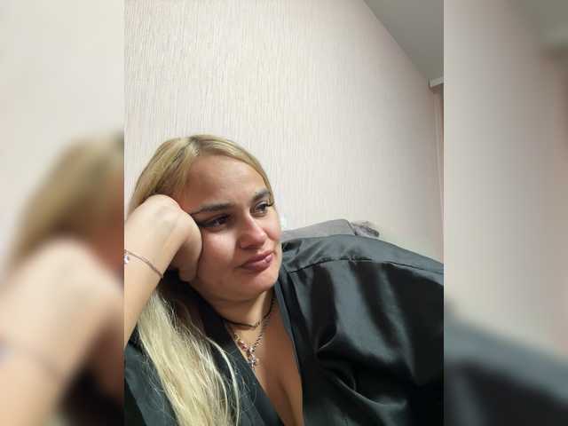 Sweetgirl31111 — live female cam