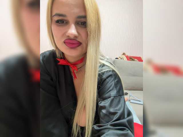 Sweetgirl31111 live cam preview