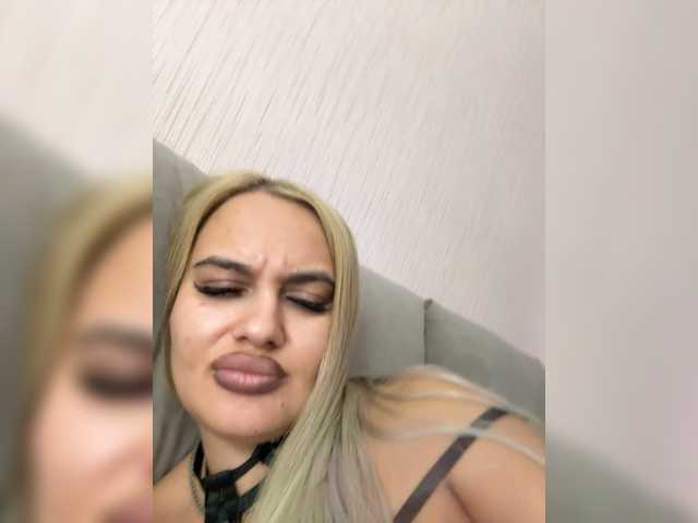 Sweetgirl31111 live cam preview
