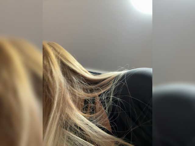 Sweetgirl31111 — live female cam