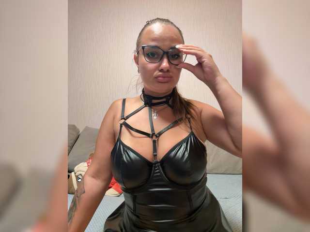 Sweetgirl31111 live webcam show