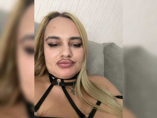 Sweetgirl31111 live cam on BongaCams