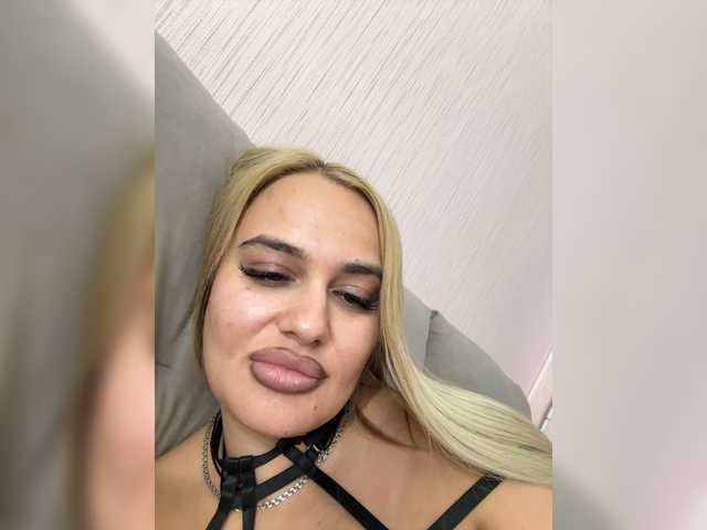 Sweetgirl31111 live cam preview