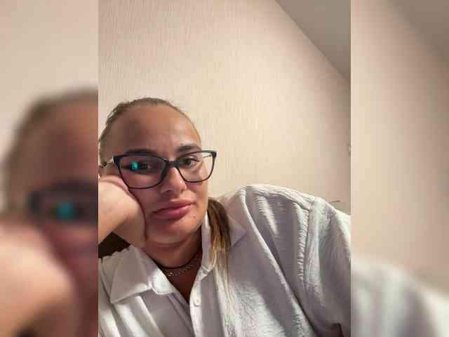 Sweetgirl31111 webcam