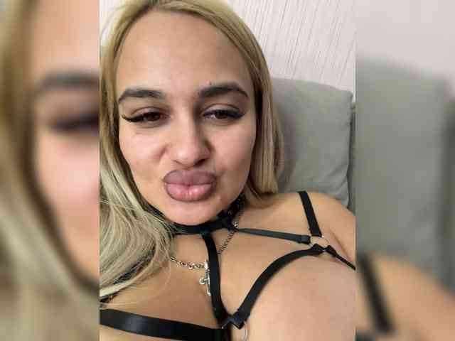Sweetgirl31111 webcam