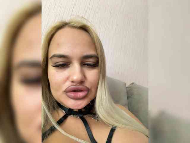 Sweetgirl31111's cam show statistics and live stream