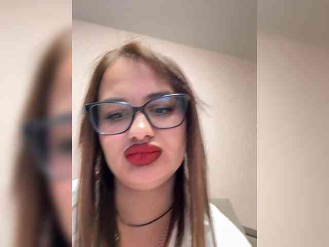 Sweetgirl31111 webcam