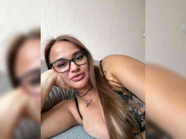 Sweetgirl31111 webcam