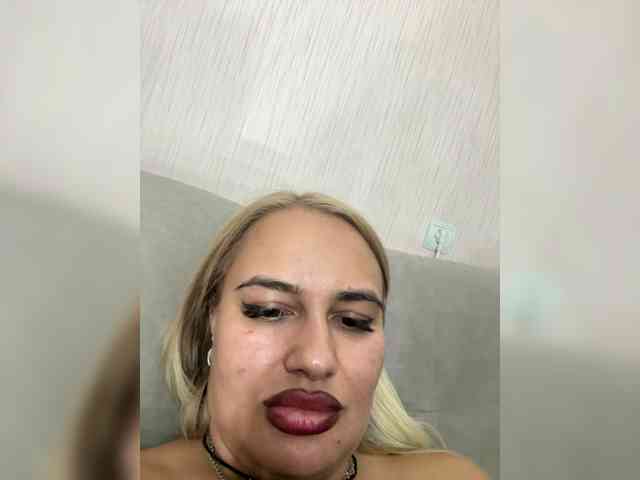 Sweetgirl31111 webcam