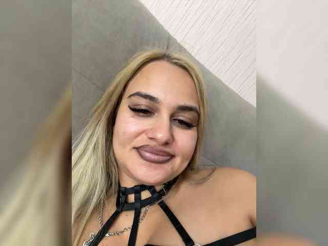 Sweetgirl31111 webcam