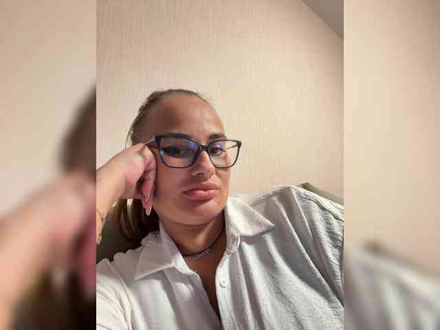 Sweetgirl31111 webcam